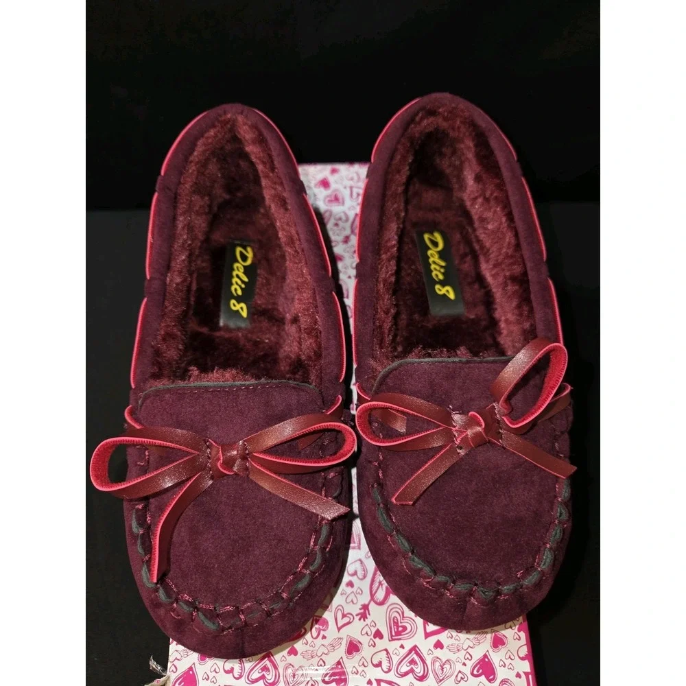 Crazy 8 Moccasin. Low Top‎ Boots Size 9 Burgandy New!